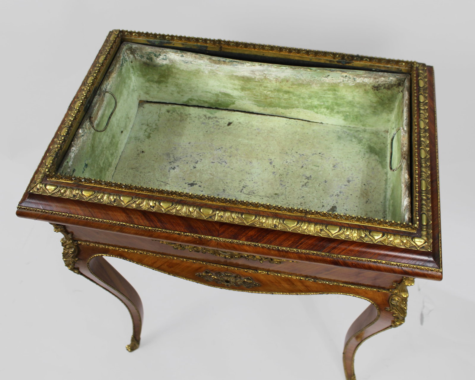 19th-Century French Kingwood Jardinière with Sèvres-Style Plaque - 10