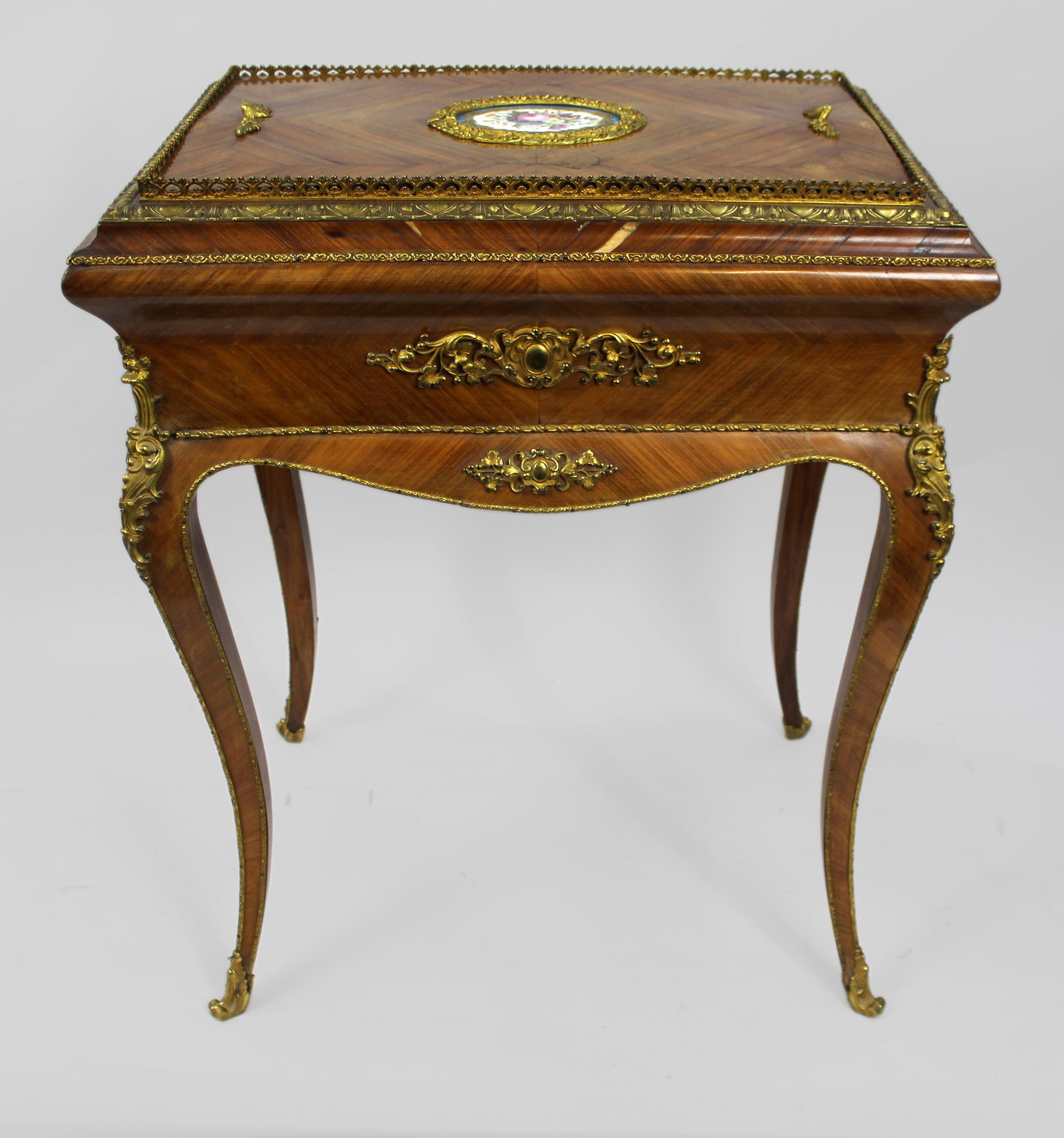 19th-Century French Kingwood Jardinière with Sèvres-Style Plaque - 11