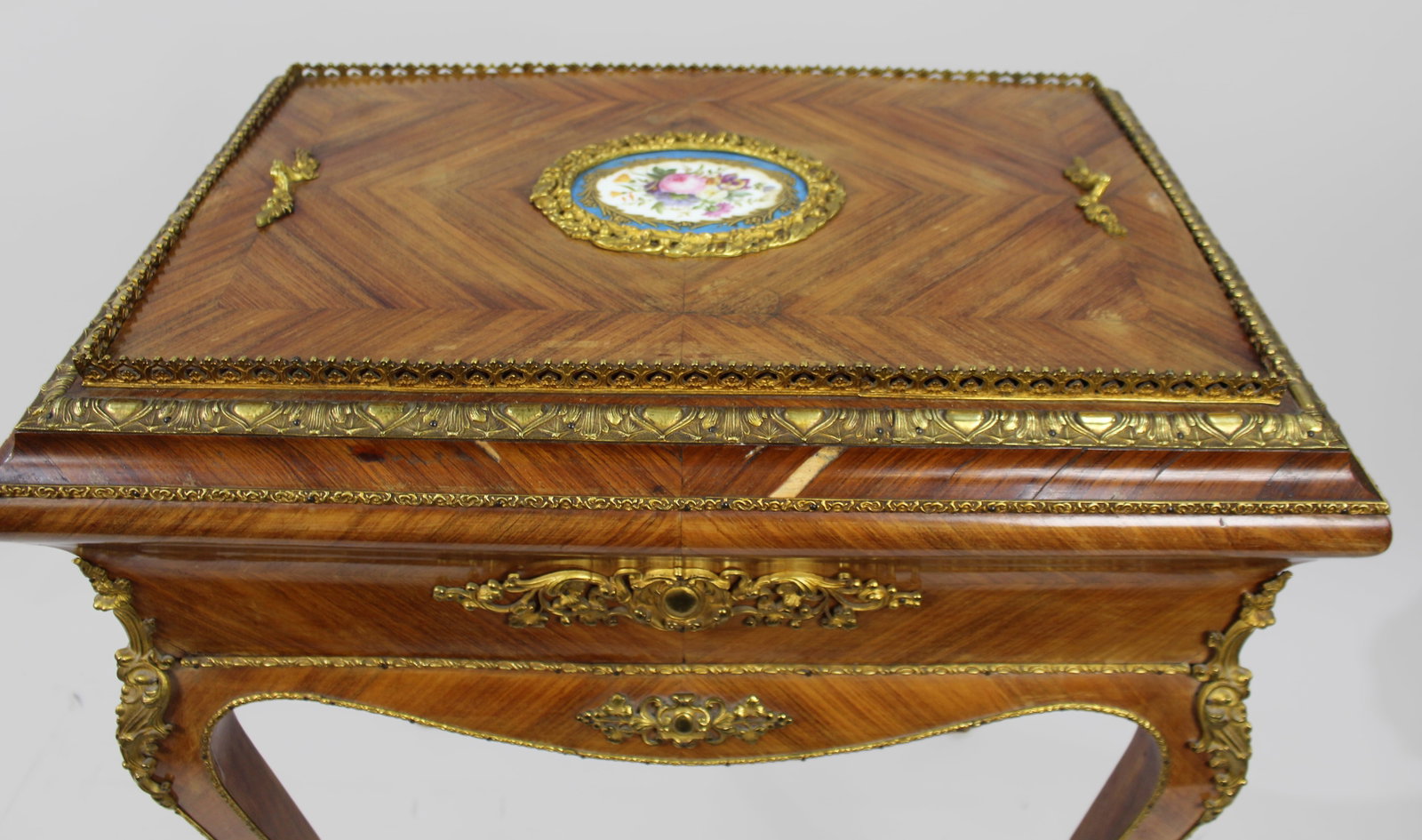 19th-Century French Kingwood Jardinière with Sèvres-Style Plaque - 12