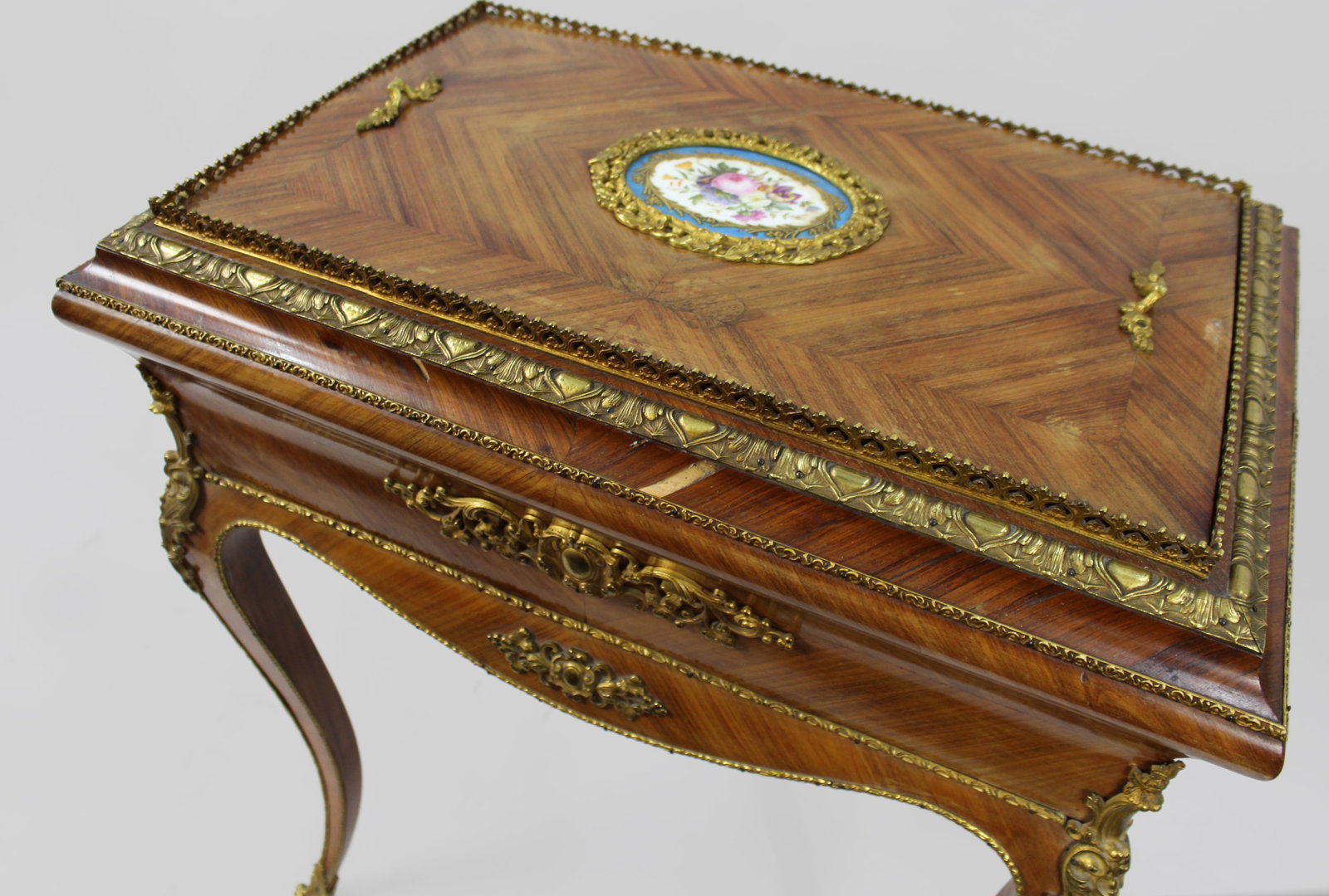 19th-Century French Kingwood Jardinière with Sèvres-Style Plaque - 13