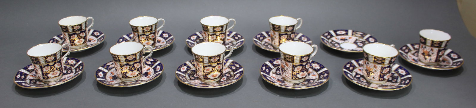 Coalport Imari Pattern Tea Cups & Saucers — 21 Pieces c.1890: Title: Coalport Imari Pattern Tea Cups & Saucers — 21 Pieces c.1890 Description: Coalport Imari Pattern Tea Cups & Saucers — 21 Pieces c.1890 Fine late 19th century Coa