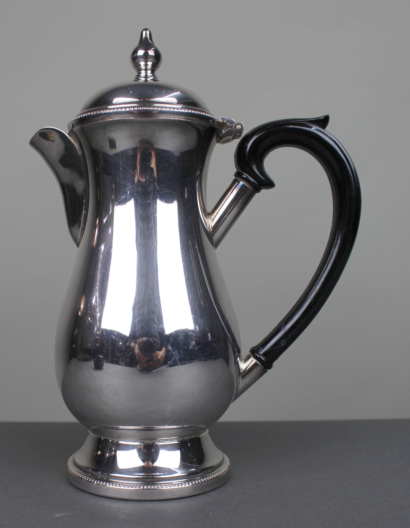Arthur Price Silver-Plated Coffee Pot: Title: Arthur Price Silver-Plated Coffee Pot Description: Arthur Price Silver-Plated Coffee Pot Silver-plated coffee pot by Arthur Price, England, of traditional baluster form. The bod