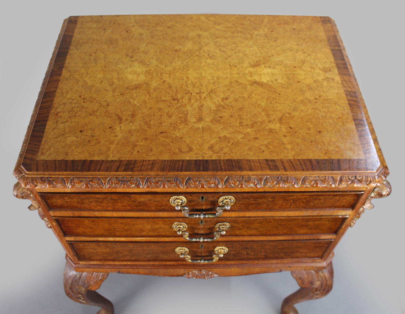 Vintage Walnut Chest of Drawers with Cabriole Legs and Gilt Handles - 5