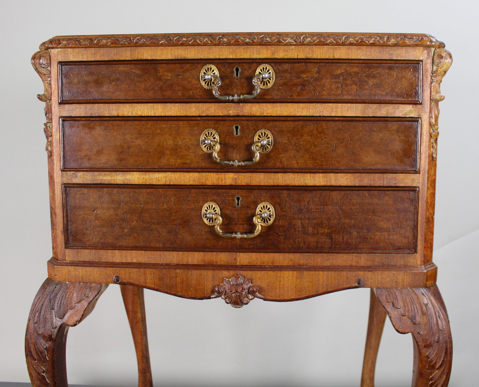 Vintage Walnut Chest of Drawers with Cabriole Legs and Gilt Handles - 6