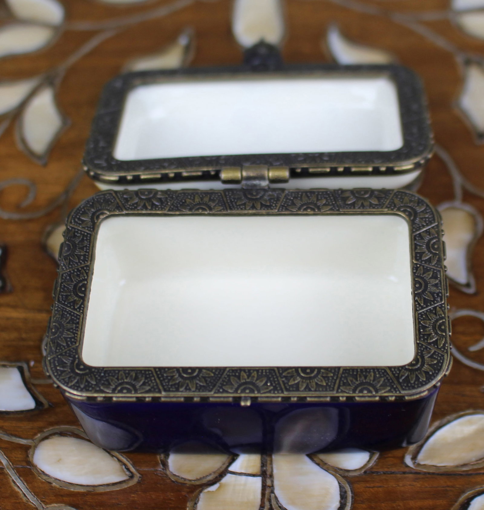 Old Tupton Ware Porcelain Trinket Box with Floral & Butterfly Decoration - 8
