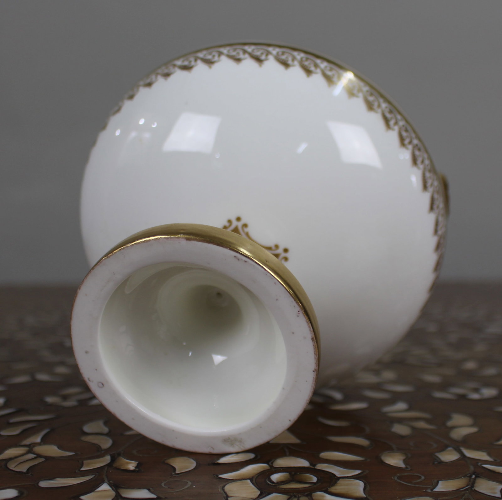 19th Century English White & Gilt Two-Handled Porcelain Urn - 8