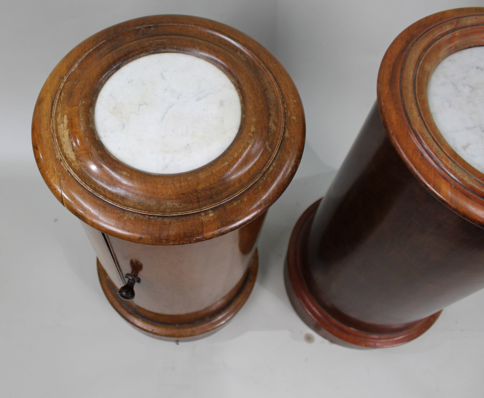 Pair of Victorian Marble Topped Cylindrical Mahogany Pot Cupboards - 4