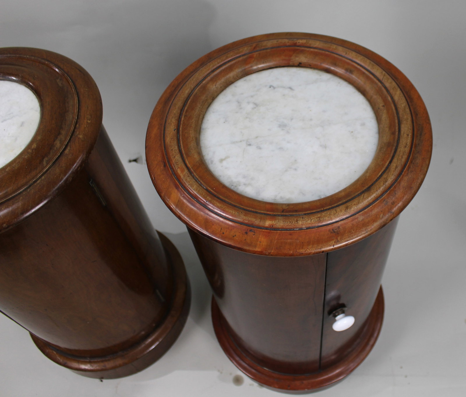 Pair of Victorian Marble Topped Cylindrical Mahogany Pot Cupboards - 7