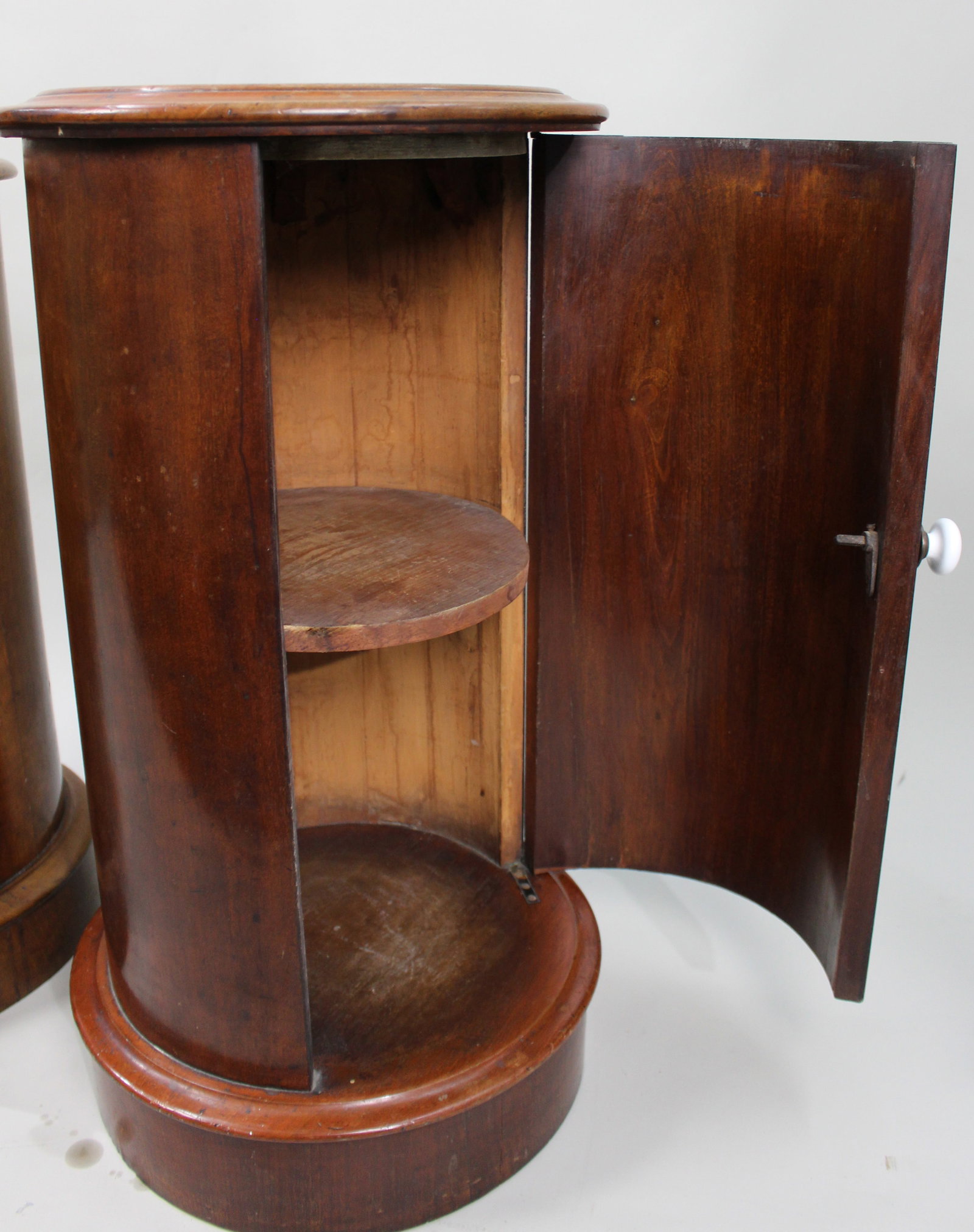 Pair of Victorian Marble Topped Cylindrical Mahogany Pot Cupboards - 8