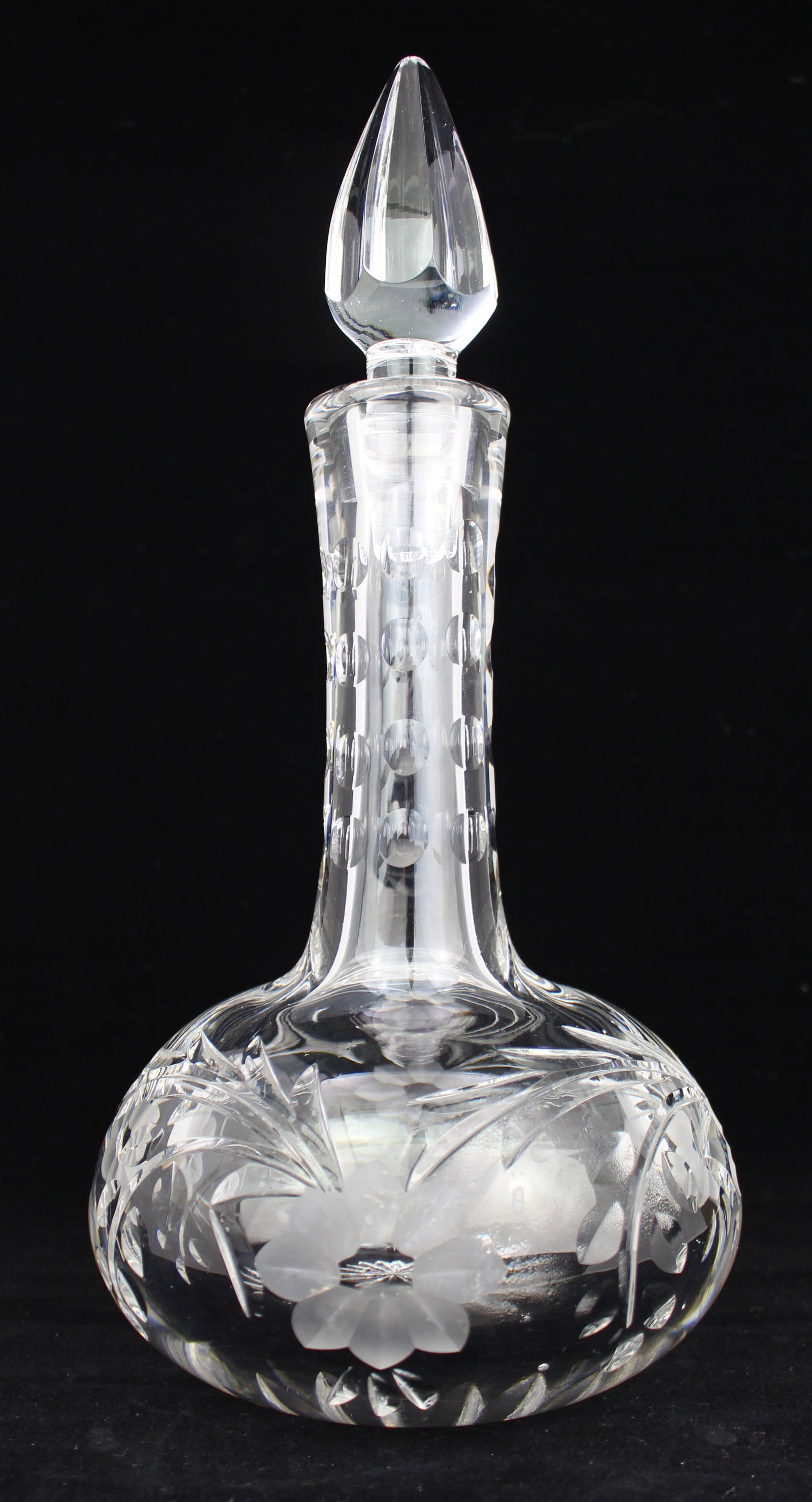 Fine Heavy Cut Crystal Drinks Decanter (1 of 5)