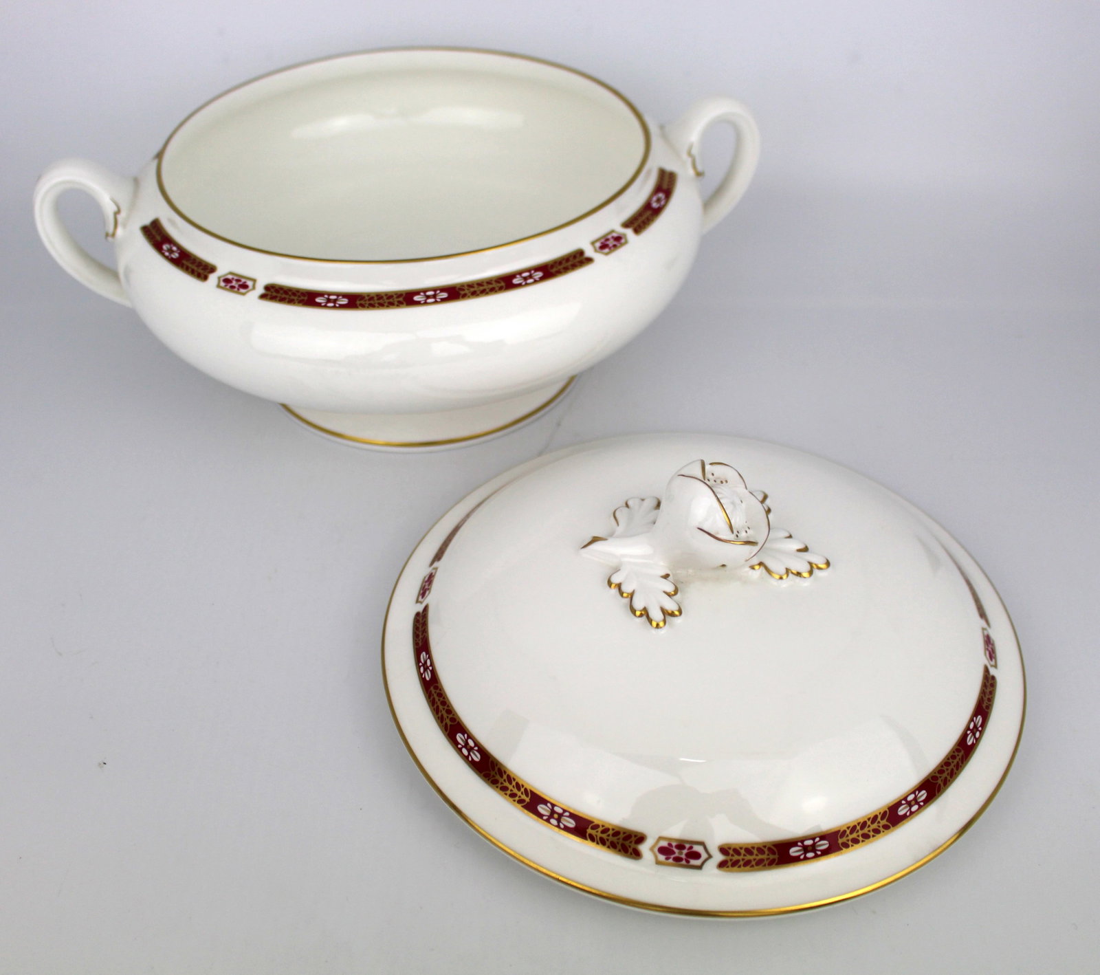 Collection of Royal Worcester “Grosvenor” Red & White - 12