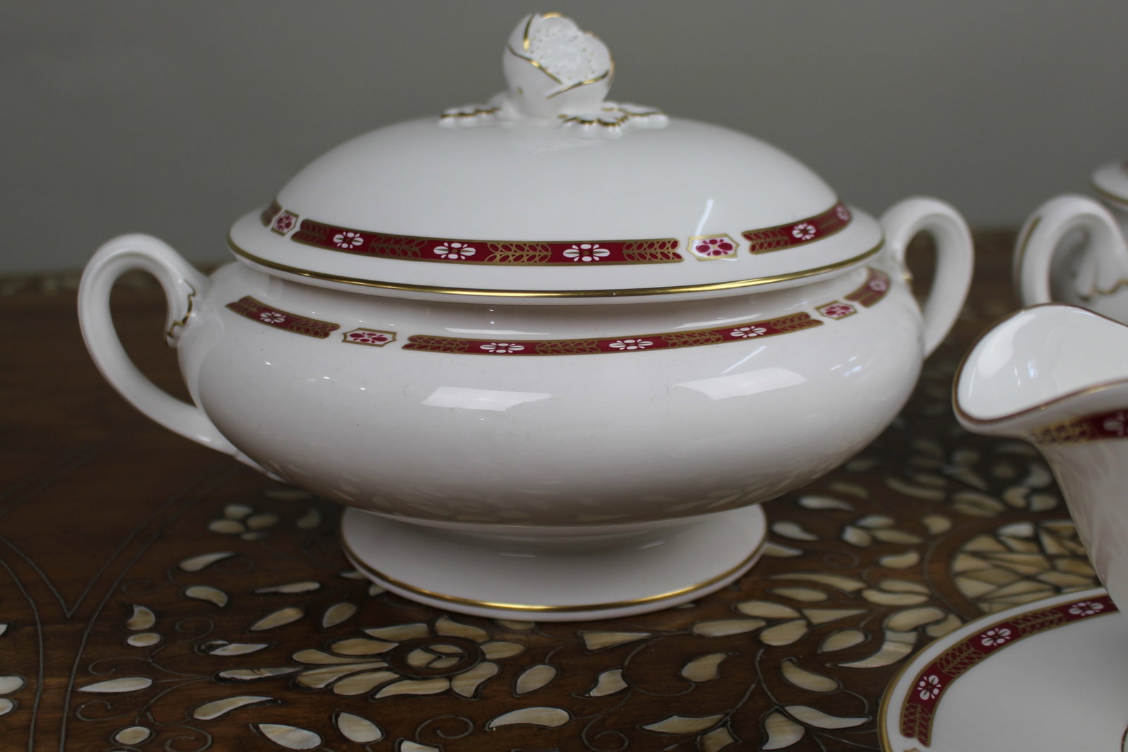 Collection of Royal Worcester “Grosvenor” Red & White - 4