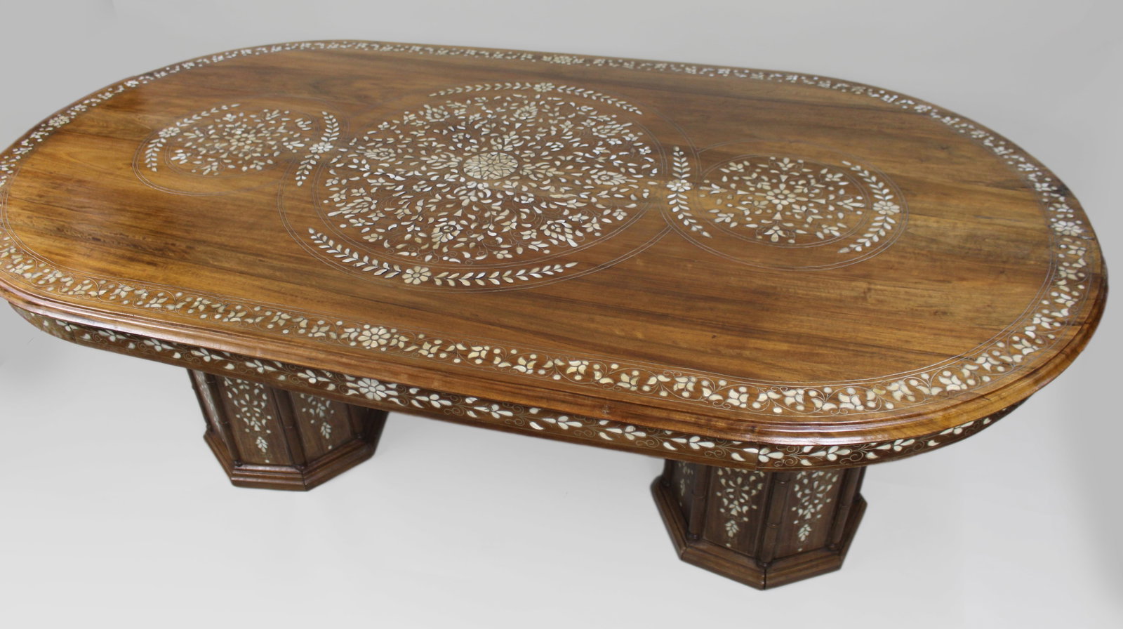 Mid-20th Century Anglo-Indian Inlaid Dining Table - 4