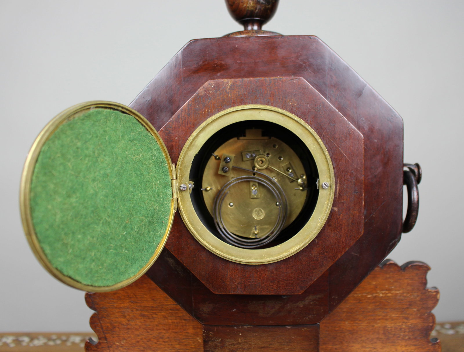 Antique 19th-Century Brass Inlaid Mantel Clock - 6