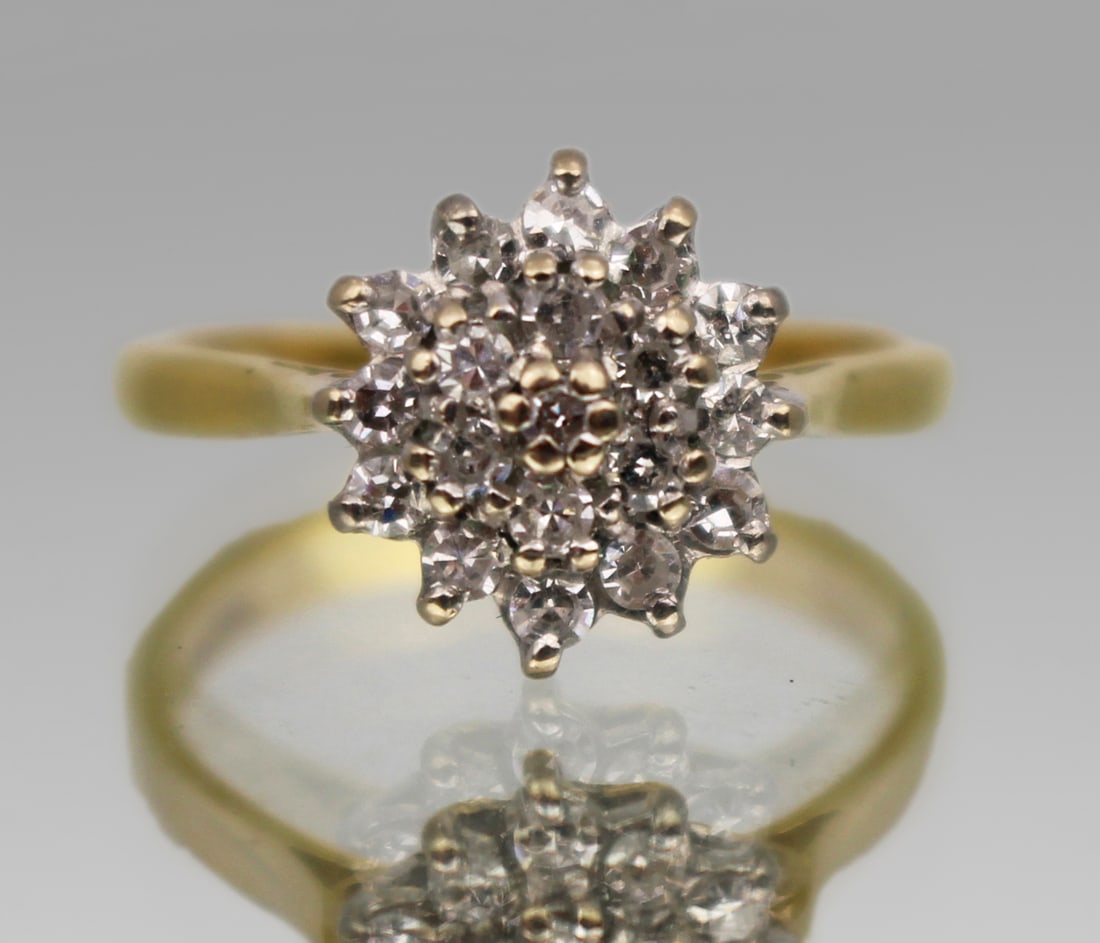 Vintage Diamond Cluster 18ct Gold Ring (1 of 10)