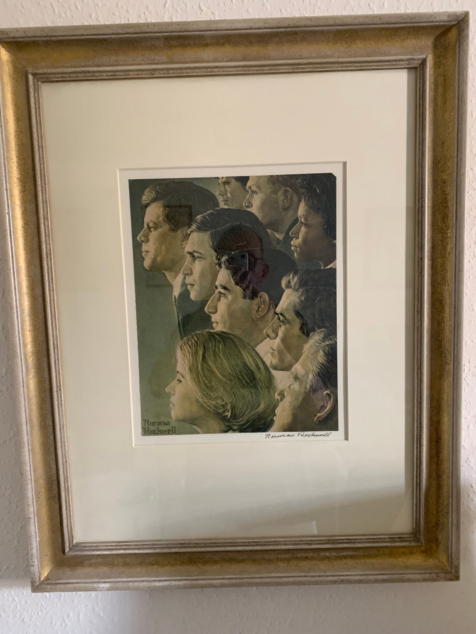 Norman Rockwell Hand-Signed Dedicated Anniversary of JFK’s Peace Corps: Title: Norman Rockwell Hand-Signed Dedicated Anniversary of JFK’s Peace Corps Description: Norman Rockwell ( 1894-1978 ) was one if the most celebrated American artists of the 2Oth