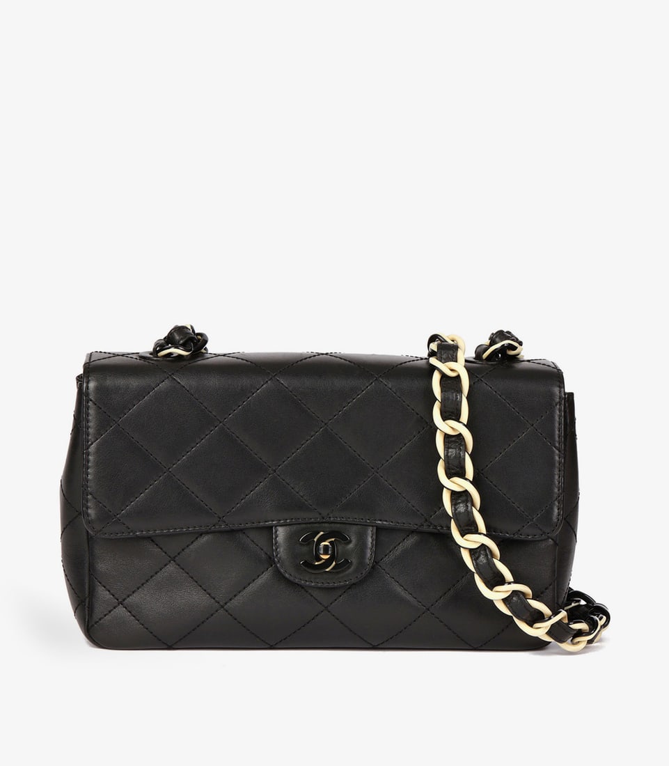 Chanel Black Quilted Lambskin Vintage Medium Classic Single Flap Bag: Title: Chanel Black Quilted Lambskin Vintage Medium Classic Single Flap Bag Description: Chanel Black Quilted Lambskin Vintage Medium Classic Single Flap Bag Product Details Ref: HB4588 Brand: