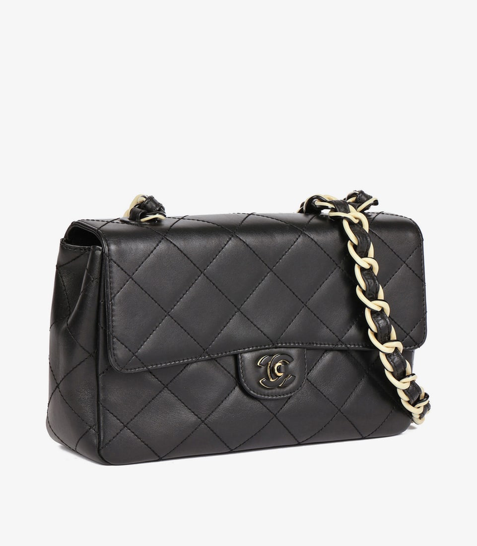Chanel Black Quilted Lambskin Vintage Medium Classic Single Flap Bag - 8