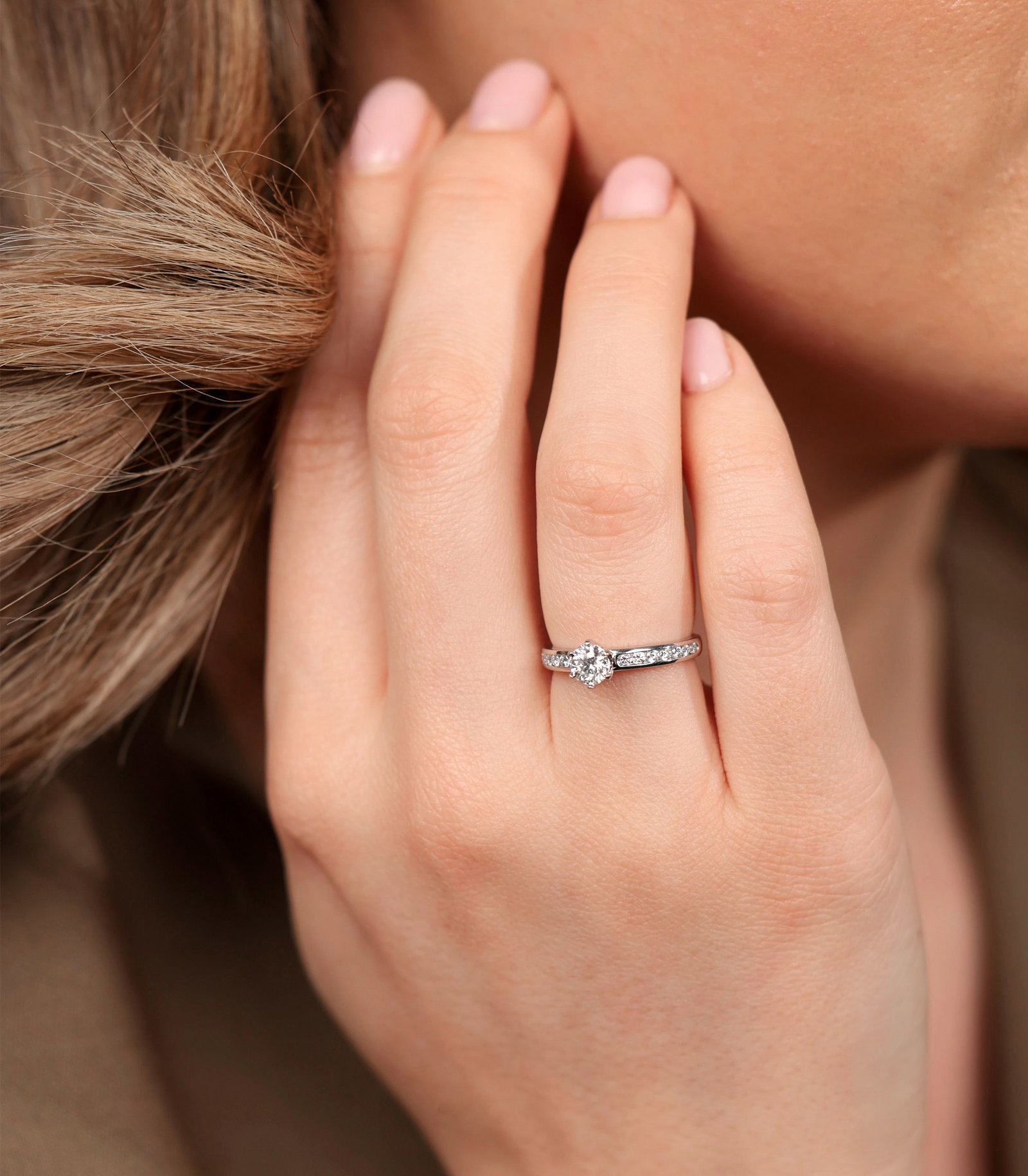 Tiffany & Co. Brilliant Cut 0.47ct with Diamond Shoulder Platinum Tiffany Setting Ring - 2