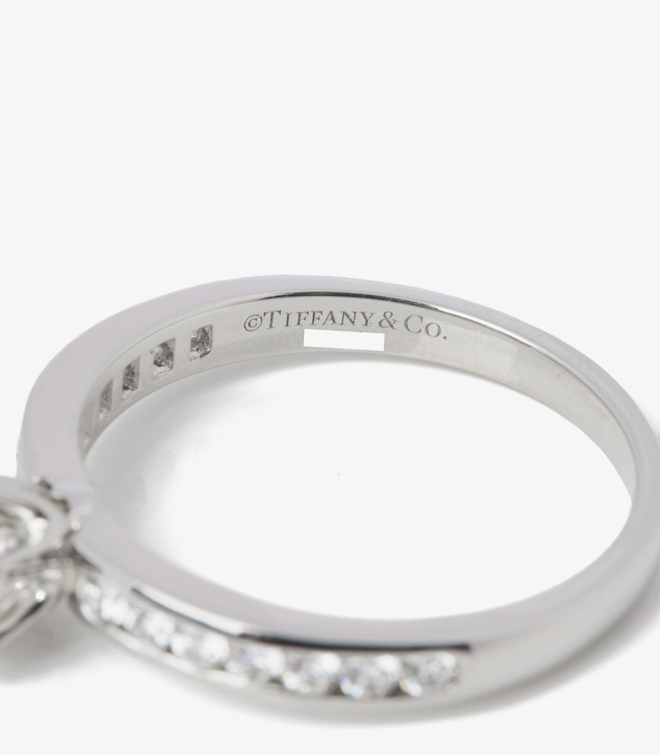 Tiffany & Co. Brilliant Cut 0.47ct with Diamond Shoulder Platinum Tiffany Setting Ring - 7