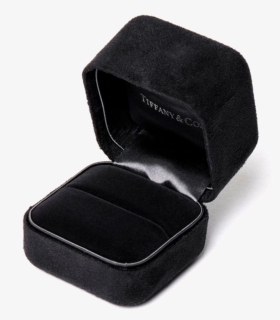 Tiffany & Co. Brilliant Cut 0.47ct with Diamond Shoulder Platinum Tiffany Setting Ring - 8