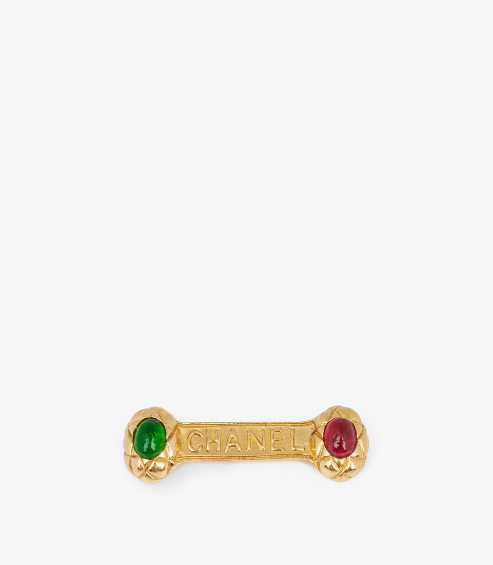 Chanel Gripoix Glass Gold Tone Logo Brooch: Title: Chanel Gripoix Glass Gold Tone Logo Brooch Description: Chanel Gripoix Glass Gold Tone Logo Brooch Product Details Ref: AAJ033 Brand: Chanel Model: Gripoix Glass Logo Brooch Type: