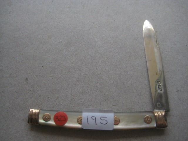 Rare George III Gold Mounted Mother of Pearl Hafted Silver Bladed Folding Fruit Knife: Title: Rare George III Gold Mounted Mother of Pearl Hafted Silver Bladed Folding Fruit Knife Description: Rare George III Gold Mounted Mother of Pearl Hafted Silver Bladed Folding Fruit Knife.