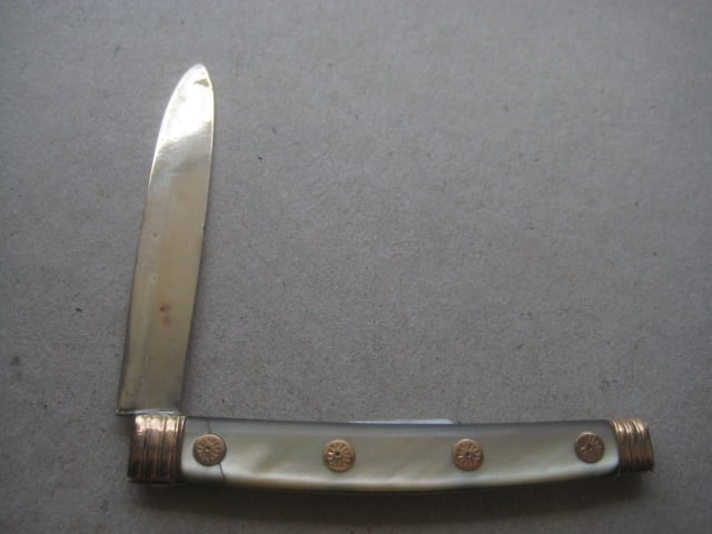 Rare George III Gold Mounted Mother of Pearl Hafted Silver Bladed Folding Fruit Knife - 2