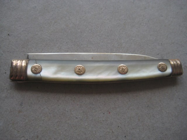 Rare George III Gold Mounted Mother of Pearl Hafted Silver Bladed Folding Fruit Knife - 9