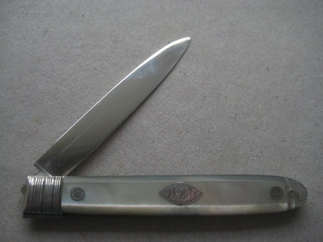 George III Mother of Pearl Hafted Double Duty Marked Silver Bladed Folding Fruit Knife - 2