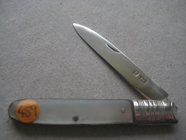 George III Mother of Pearl Hafted Silver Bladed Folding Fruit Knife: Title: George III Mother of Pearl Hafted Silver Bladed Folding Fruit Knife Description: George III Mother of Pearl Hafted Silver Bladed Folding Fruit Knife. The handle is plain. Ther