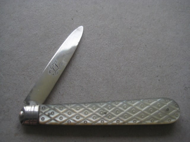 Victorian Mother of Pearl Hafted Silver Bladed Folding Fruit Knife - 2