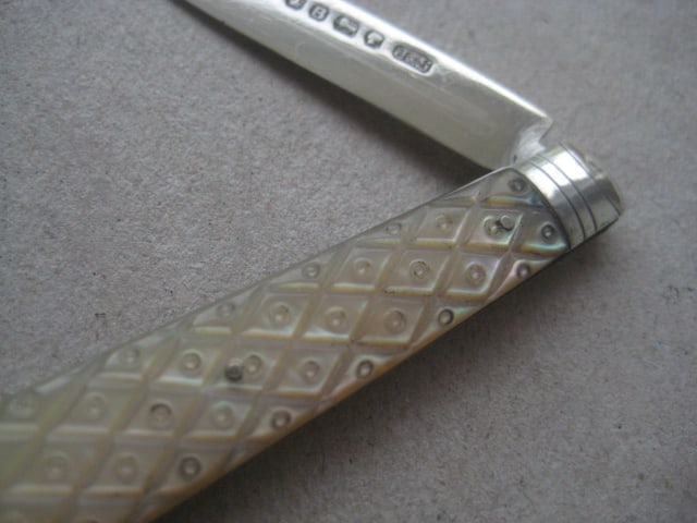 Victorian Mother of Pearl Hafted Silver Bladed Folding Fruit Knife - 4