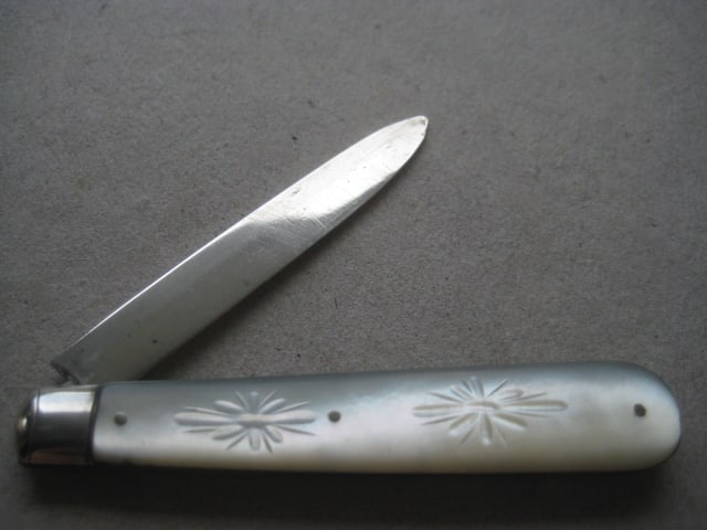 Victorian Mother of Pearl Hafted Silver Bladed Folding Fruit Knife - 2