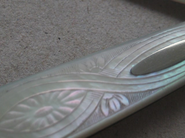 Victorian Mother of Pearl Hafted Silver Bladed Folding Fruit Knife - 4