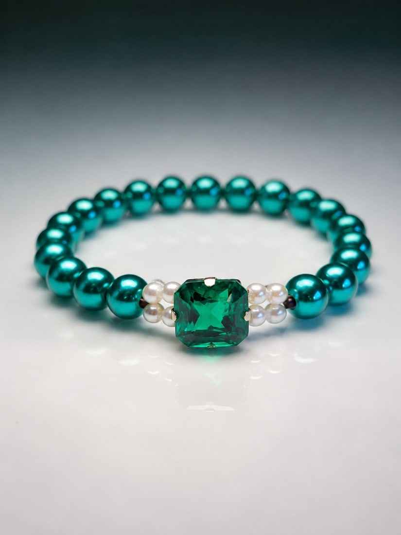 Emerald Doublet Beaded Stretch Bracelet With Faux Pearls – Elegant Handmade Jewellery: Title: Emerald Doublet Beaded Stretch Bracelet With Faux Pearls – Elegant Handmade Jewellery Description: Elegant handmade stretch bracelet featuring a vibrant emerald doublet centrepiece
