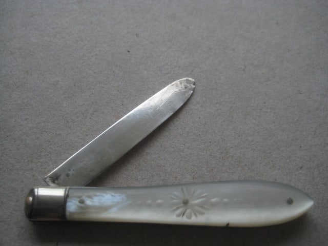 Edwardian Mother of Pearl Hafted Silver Bladed Folding Fruit Knife - 2