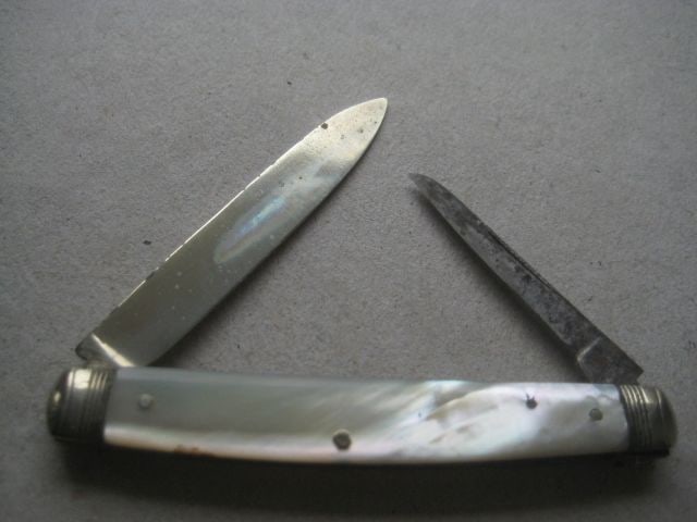 William IV Mother of Pearl Hafted Twin Bladed Folding Fruit Knife - 2