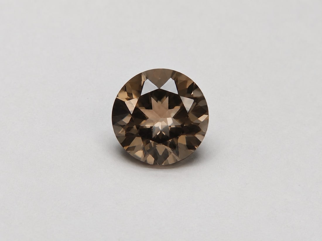 Natural Smoky Quartz Round 7mm Faceted Gemstone – Loose Stone: Title: Natural Smoky Quartz Round 7mm Faceted Gemstone – Loose Stone Description: Beautiful natural Smoky Quartz gemstone in a classic round cut, measuring 7mm. This stone displays warm