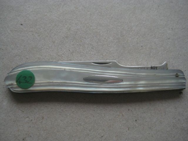Victorian Mother of Pearl Hafted Matching Silver Bladed Folding Fruit Knife and Folding Fork - 19