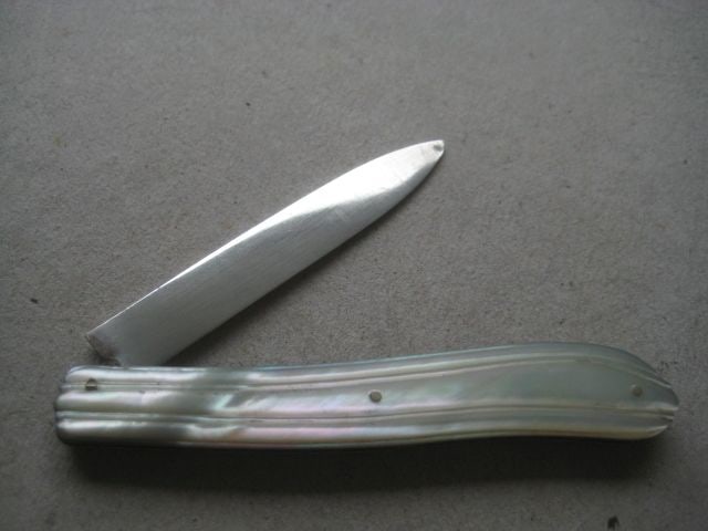 Victorian Mother of Pearl Hafted Matching Silver Bladed Folding Fruit Knife and Folding Fork - 4