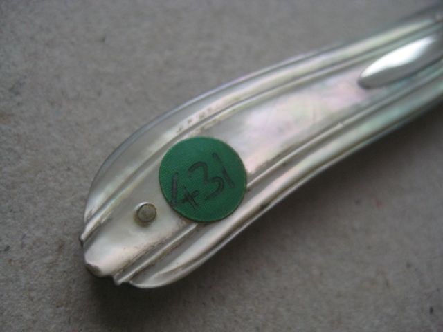 Victorian Mother of Pearl Hafted Matching Silver Bladed Folding Fruit Knife and Folding Fork - 5