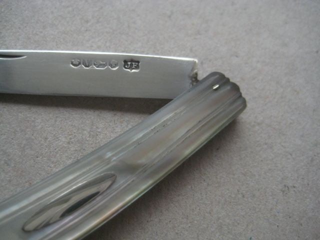 Victorian Mother of Pearl Hafted Matching Silver Bladed Folding Fruit Knife and Folding Fork - 6
