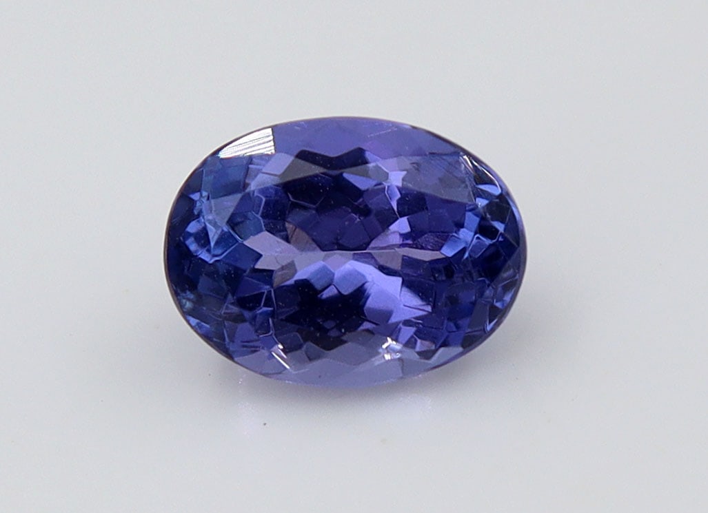 Tanzanite, 1.59 Ct: Title: Tanzanite, 1.59 Ct Description: Species: Zoisite Variety: Tanzanite Shape: Oval Measurements: 8.12x5.99x4.53mm Colour: Bluish Violet Certificate: Yes (IGI/