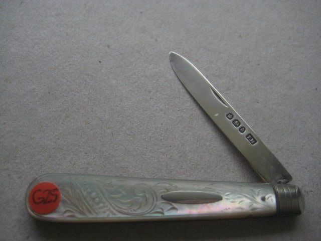 Victorian Mother of Pearl Hafted Silver Bladed Folding Fruit Knife (1 of 7)