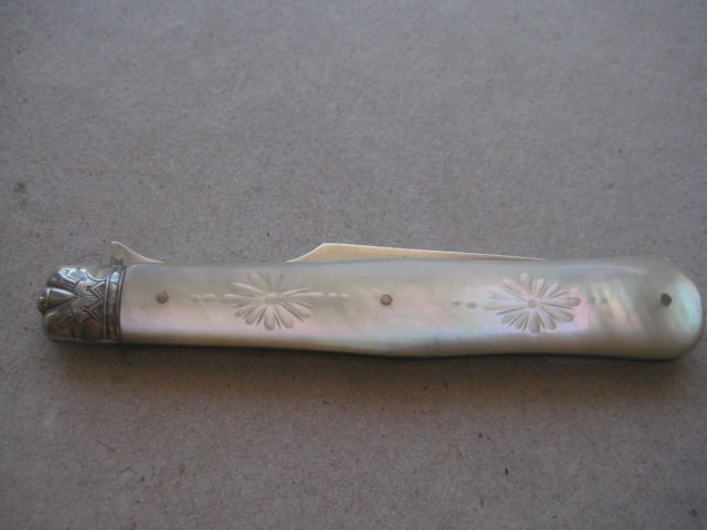 Victorian Mother of Pearl Hafted Silver Bladed Folding Fruit Fork - 10