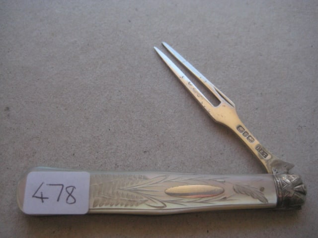 Victorian Mother of Pearl Hafted Silver Bladed Folding Fruit Fork: Title: Victorian Mother of Pearl Hafted Silver Bladed Folding Fruit Fork Description: Victorian Mother of Pearl Hafted Silver Bladed Folding Fruit Fork. The handle is engraved with fern