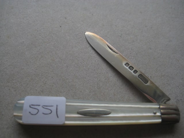Victorian Mother of Pearl Hafted Silver Bladed Folding Fruit Knife: Title: Victorian Mother of Pearl Hafted Silver Bladed Folding Fruit Knife Description: Victorian Mother of Pearl Hafted Silver Bladed Folding Fruit Knife. The handle is decorat