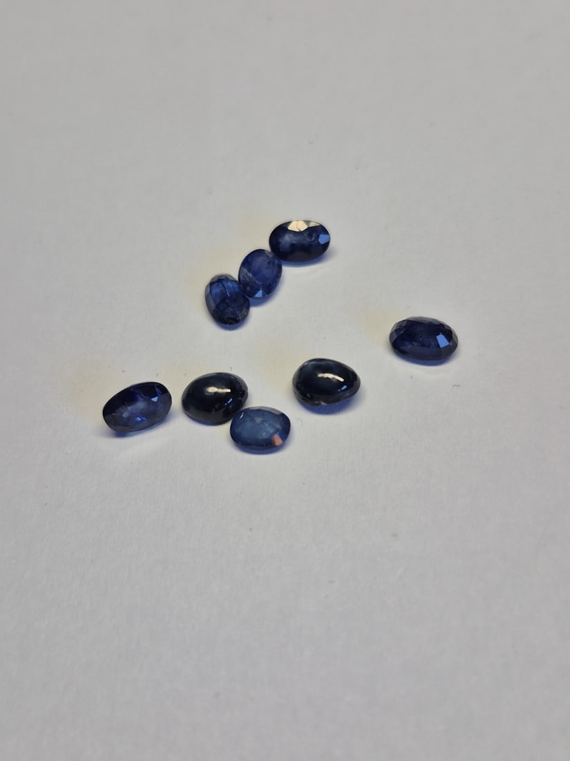 Natural Blue Sapphire Parcel – 5.10 Carats Total Weight – Oval Mixed Cut Gemstones: Title: Natural Blue Sapphire Parcel – 5.10 Carats Total Weight – Oval Mixed Cut Gemstones Description: Attractive parcel of natural blue sapphires featuring rich royal blue to deep navy