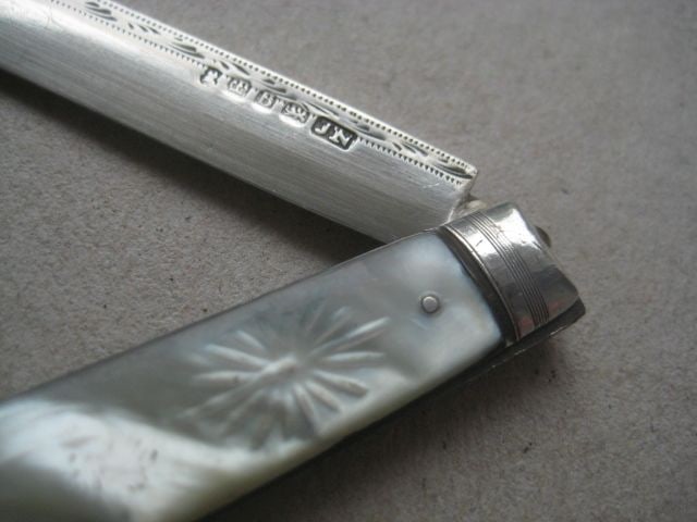 George IV Mother of Pearl Hafted Silver Bladed Folding Fruit Knife - 4
